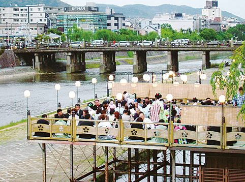 鴨川納涼床 のランチ ディナーにおすすめな飲食店を紹介 おすすめのカジュアル店 おしゃれカフェなども要チェック Plan